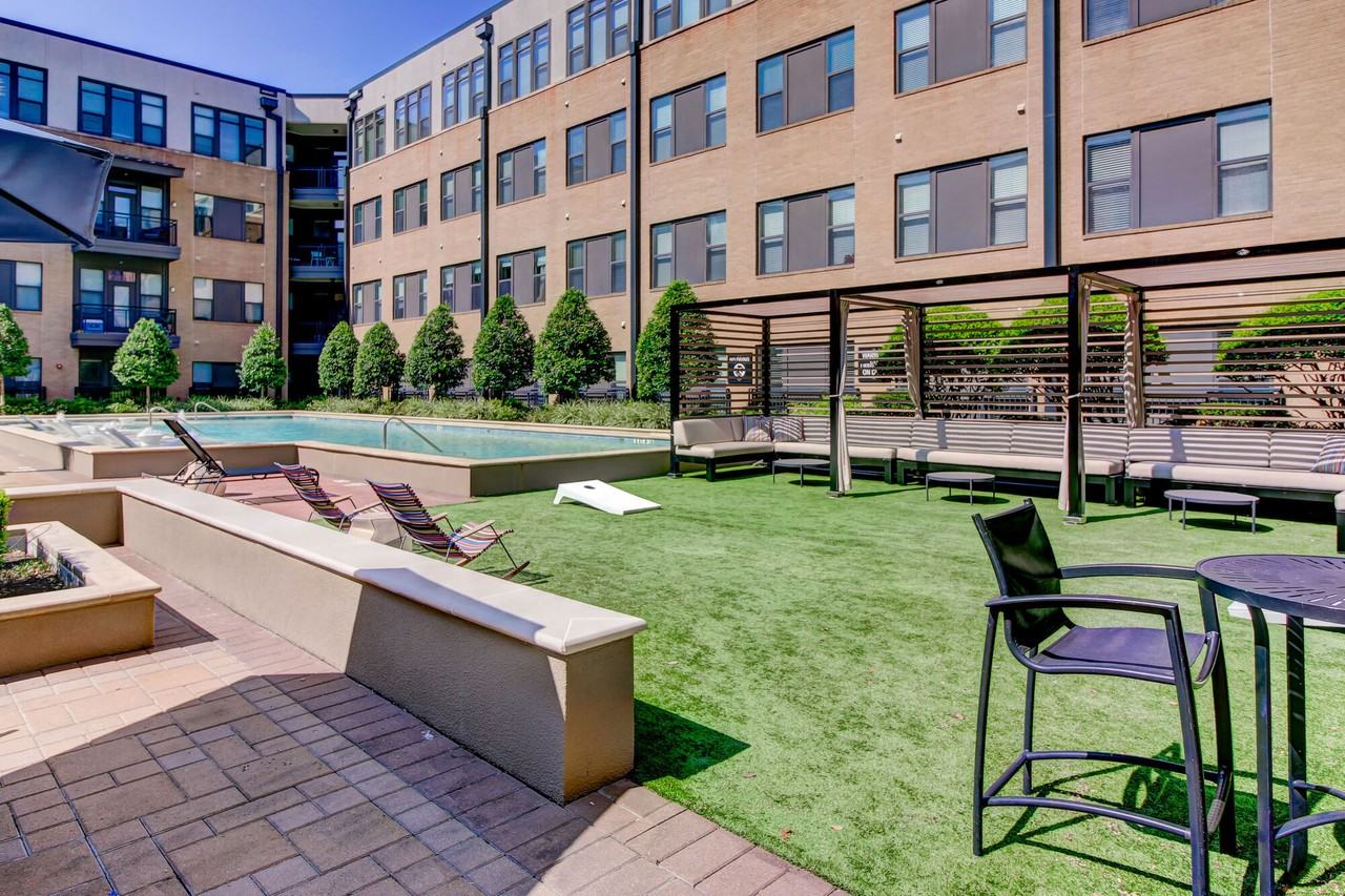 Pearl Midlane River Oaks - Photo 7 of 43