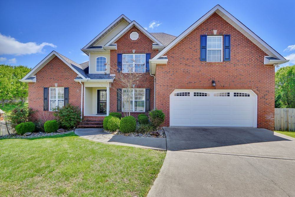 1100 Winterberry Ln - Photo 3 of 38