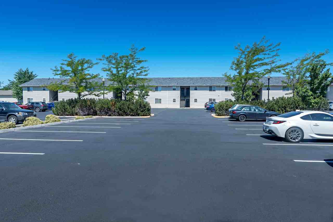 Glacier Apartments - Photo 3 of 18