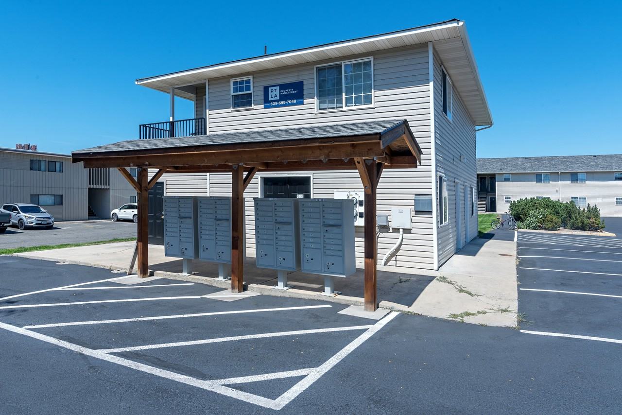 Glacier Apartments - Photo 5 of 18