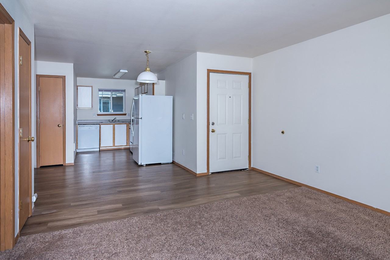 Glacier Apartments - Photo 7 of 18