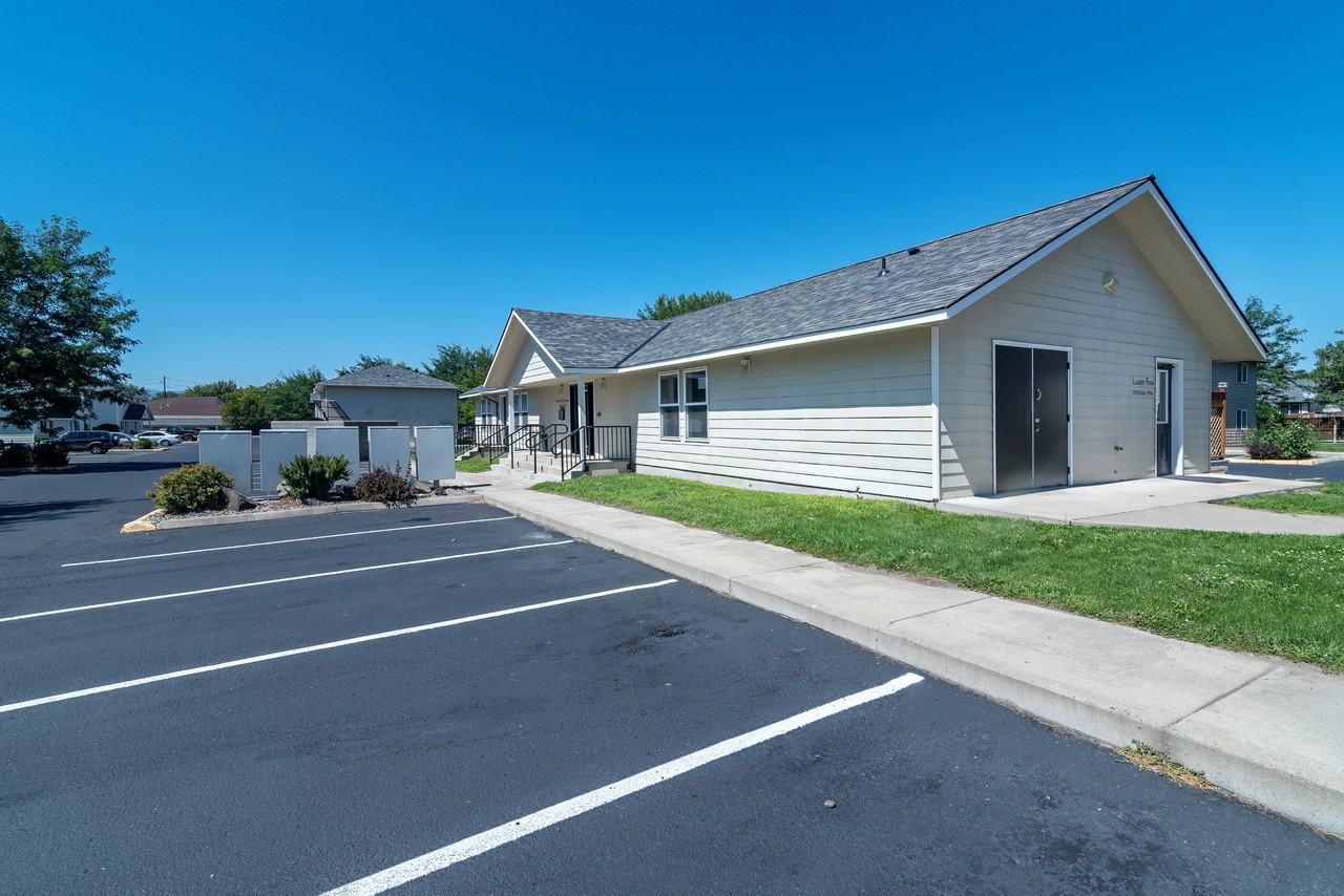 Rainier Apartments - Photo 4 of 34