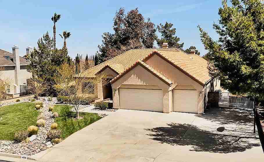 Kensington Circle #1 - Photo 2 of 26