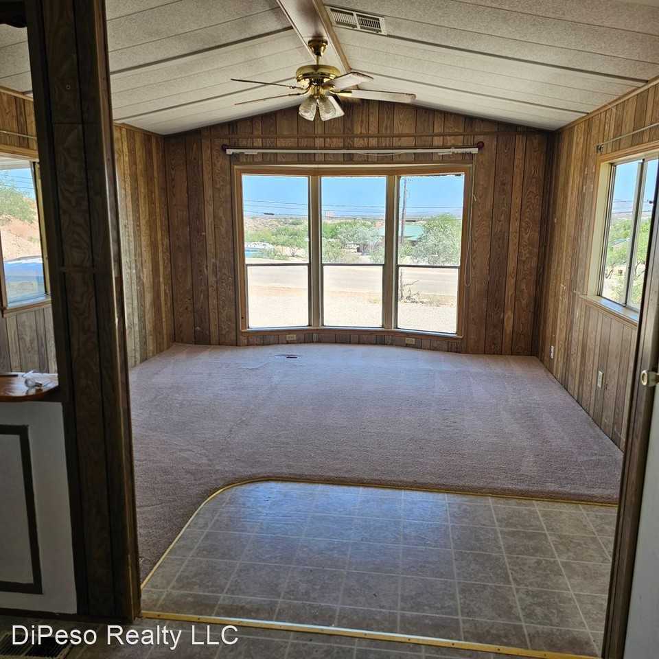 638 E Pearl St - Photo 2 of 14