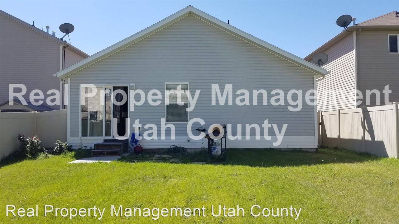 2087 E Summit Way - Photo 2 of 28
