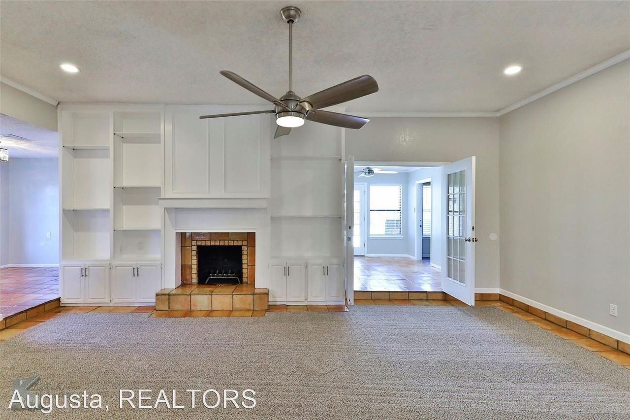 3242 Woodhollow Cir - Photo 3 of 22