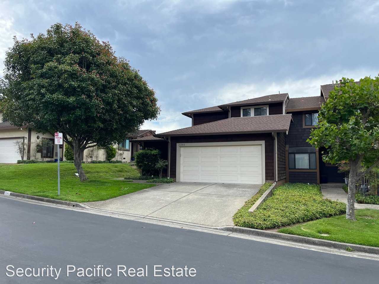 2205 Pinehurst Ct - Photo 2 of 50