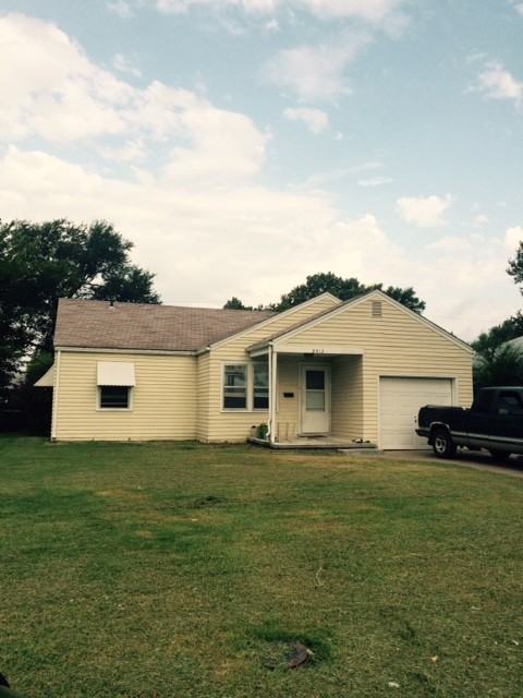 2413 N Lorraine - Photo 2 of 8