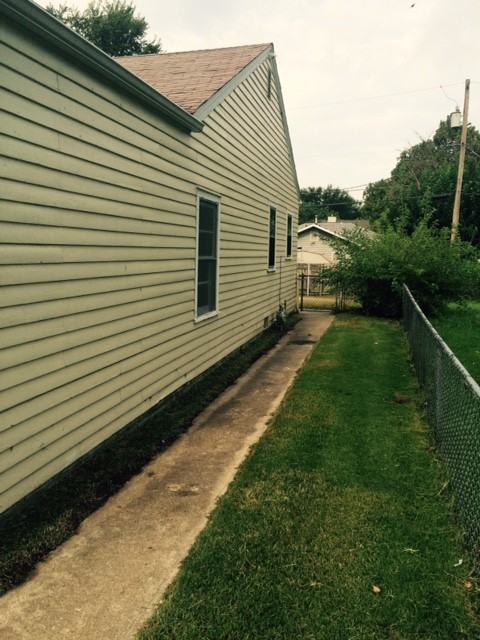 2413 N Lorraine - Photo 3 of 8