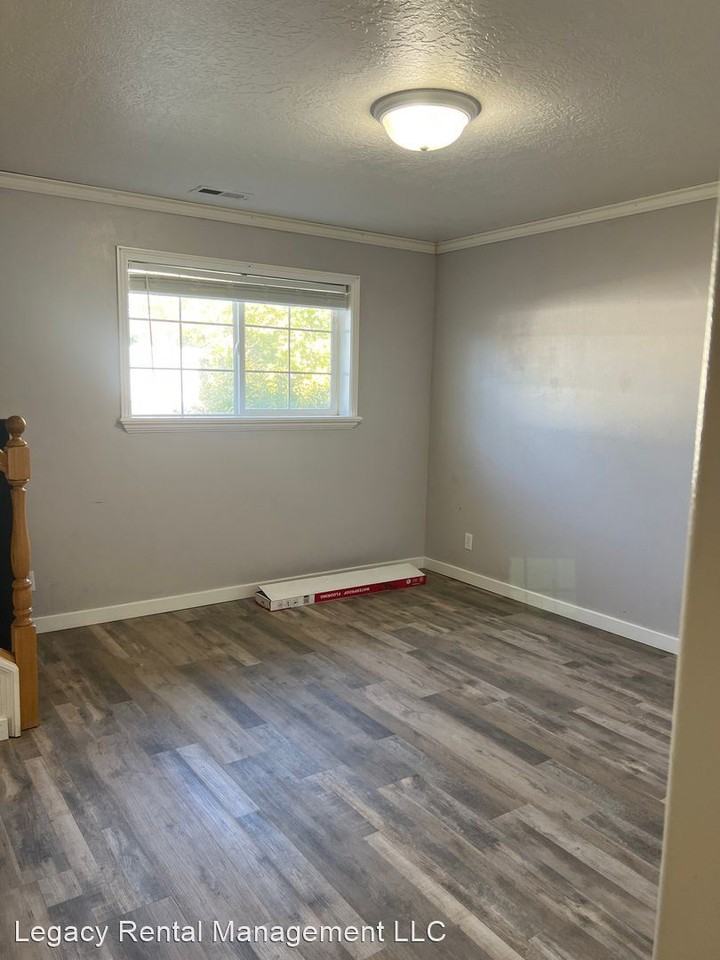 634 Valinda Ln - Photo 2 of 22