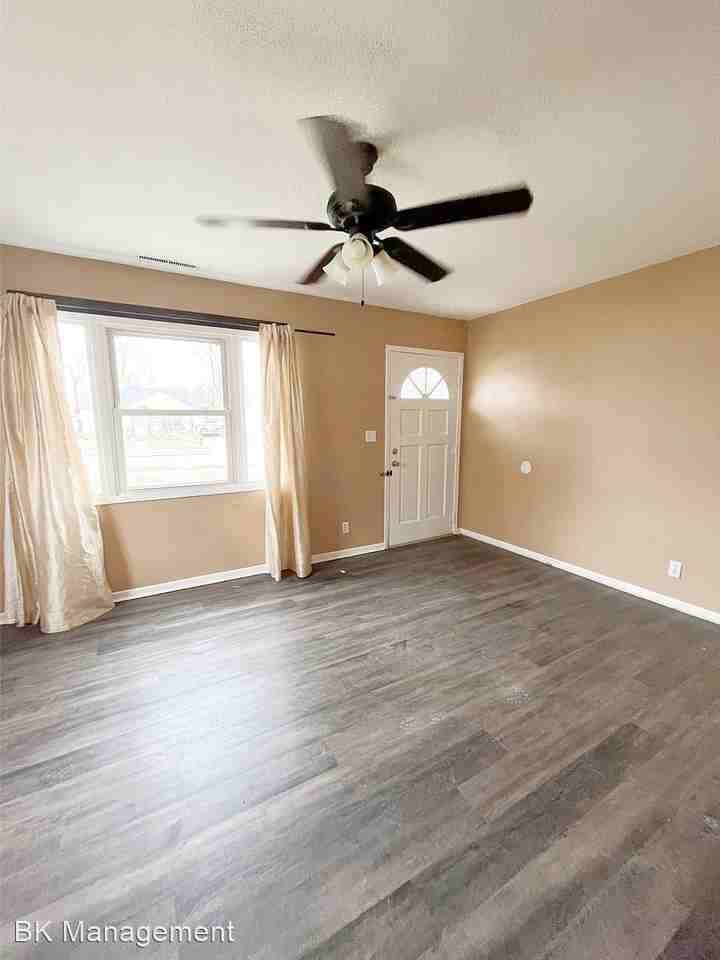 2922 Elk St - Photo 2 of 13