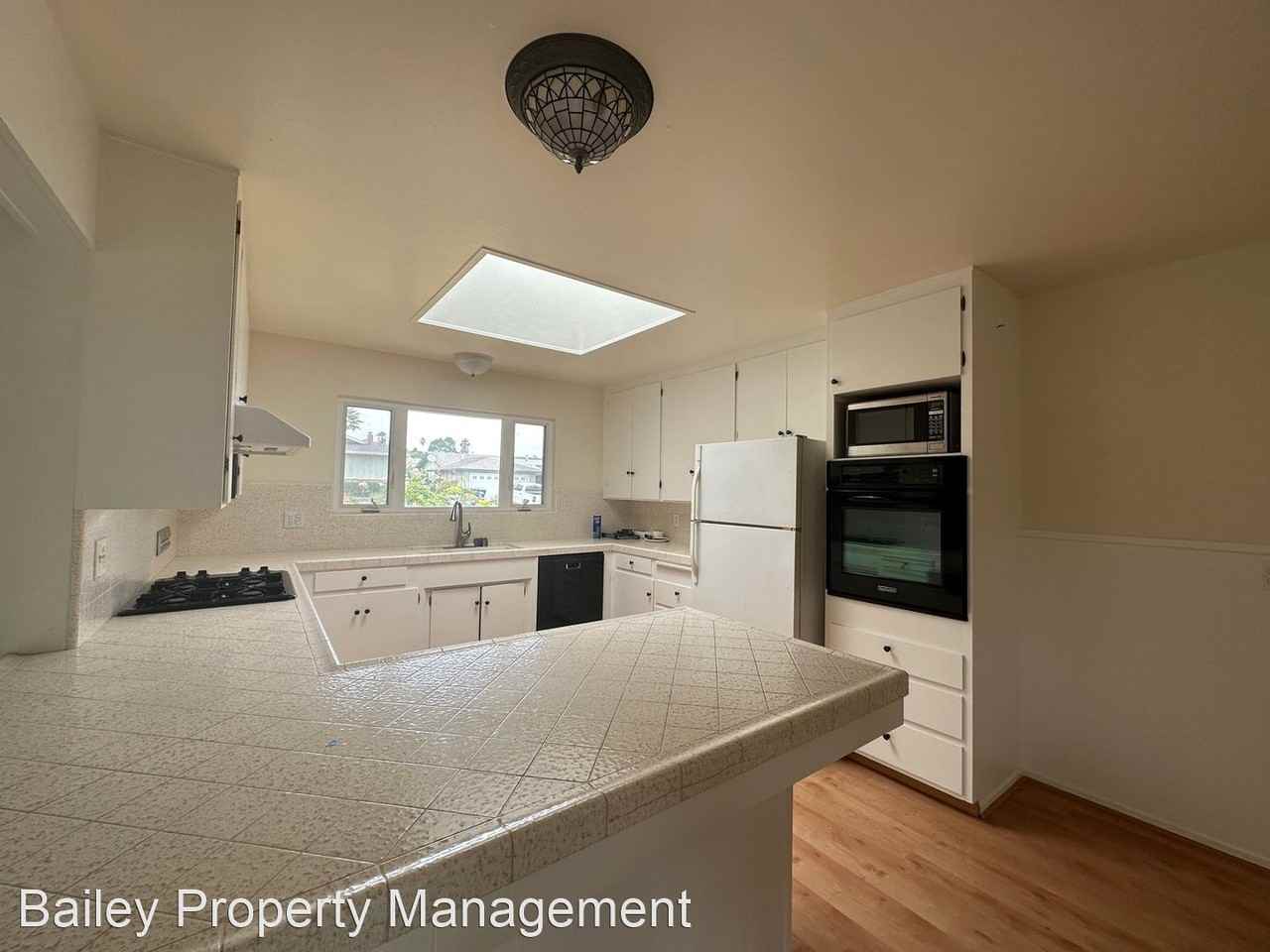 21 Karen Dr - Photo 2 of 10