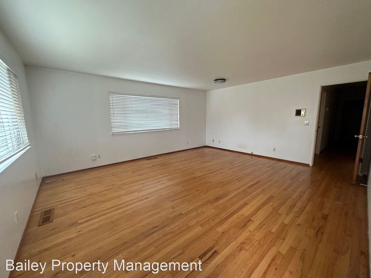 21 Karen Dr - Photo 3 of 10