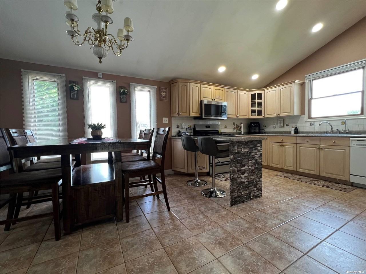 367 Grand Blvd - Photo 3 of 15