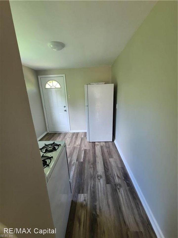 1319 28th St #B - Photo 3 of 10
