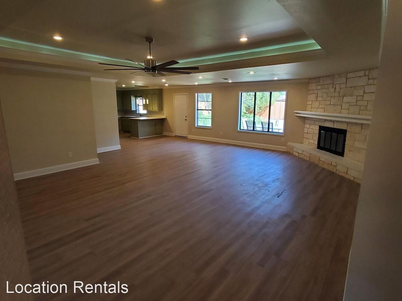 5008 46th St - Photo 2 of 12