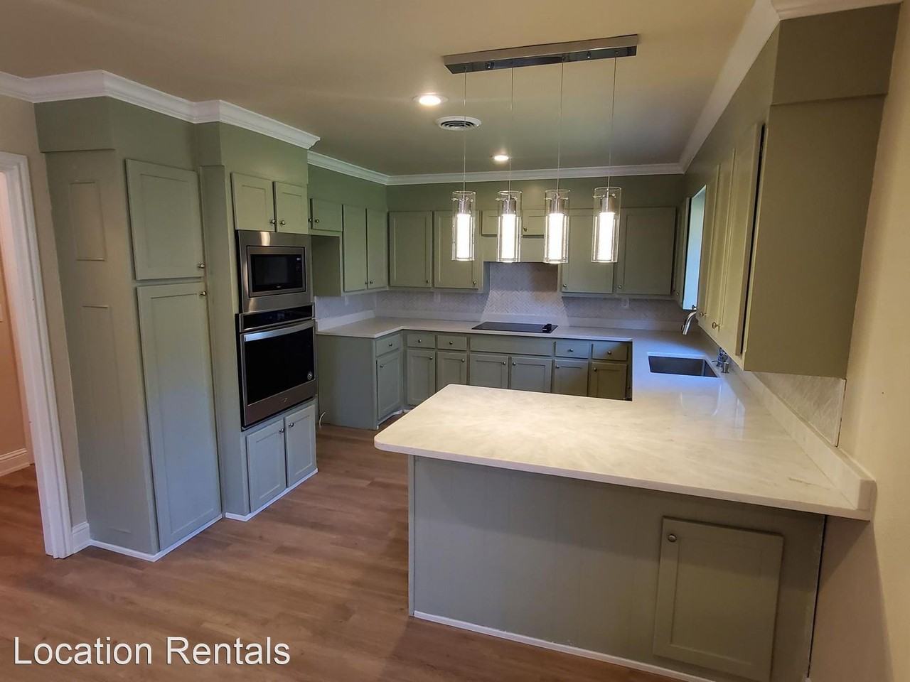 5008 46th St - Photo 3 of 12