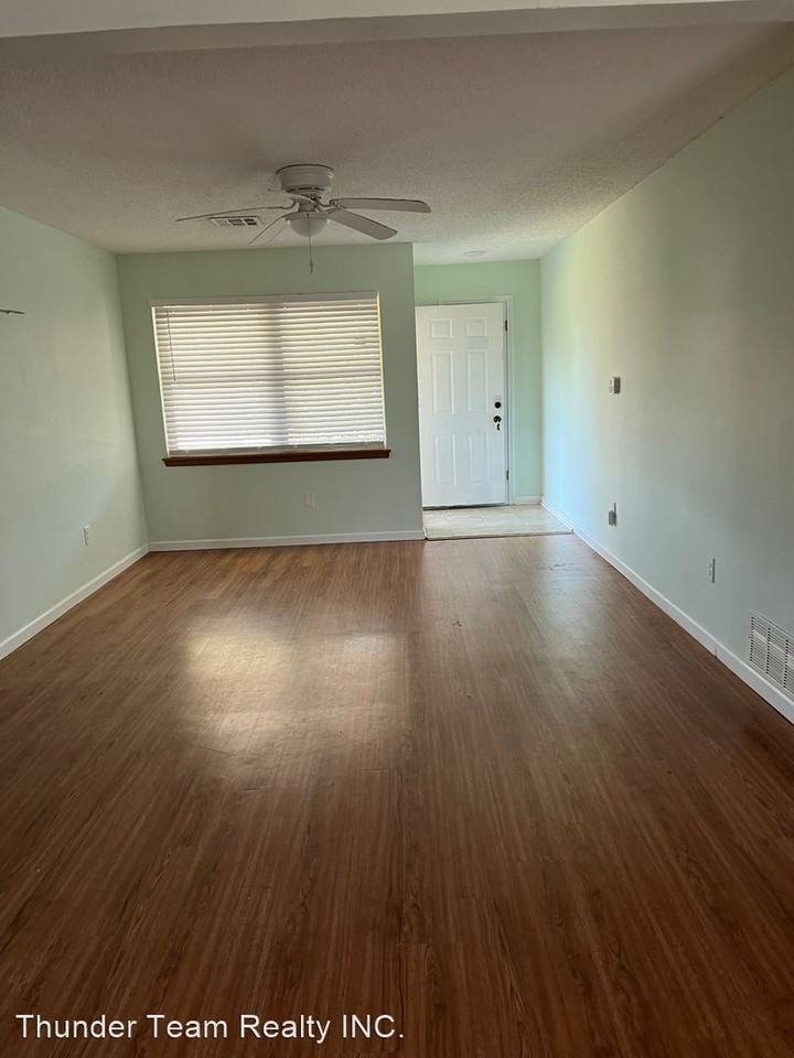 3424 Paradise Cir - Photo 2 of 4