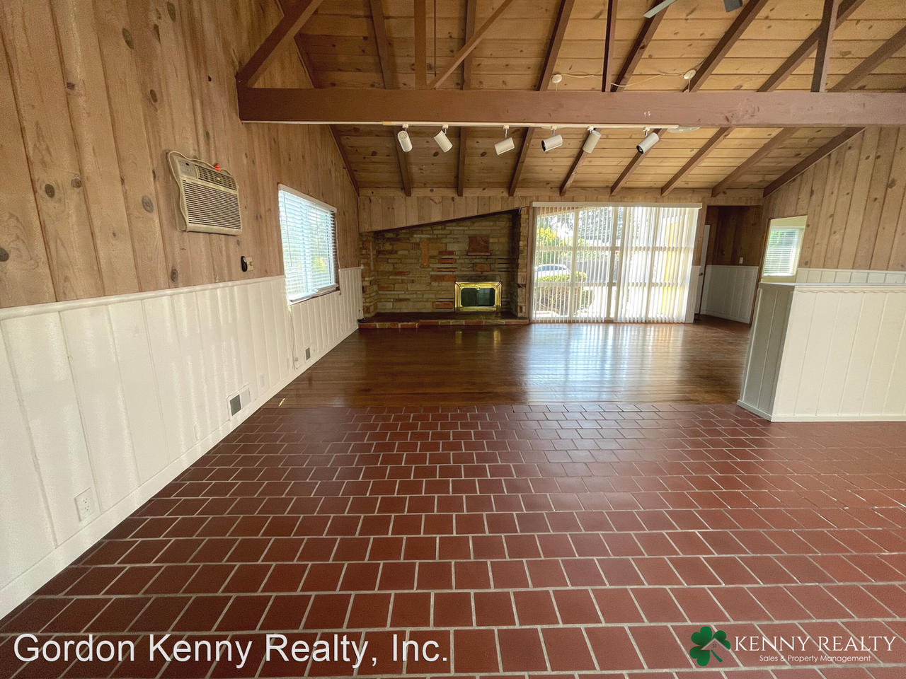 1550 Brittan Ave - Photo 2 of 27