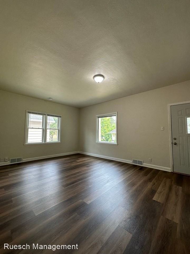 1334 Saint Clair St - Photo 2 of 19