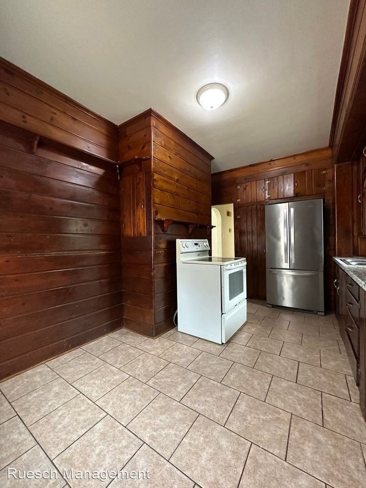 1334 Saint Clair St - Photo 3 of 19