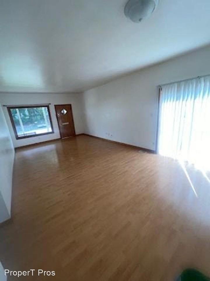 622 Reis Ave - Photo 3 of 10