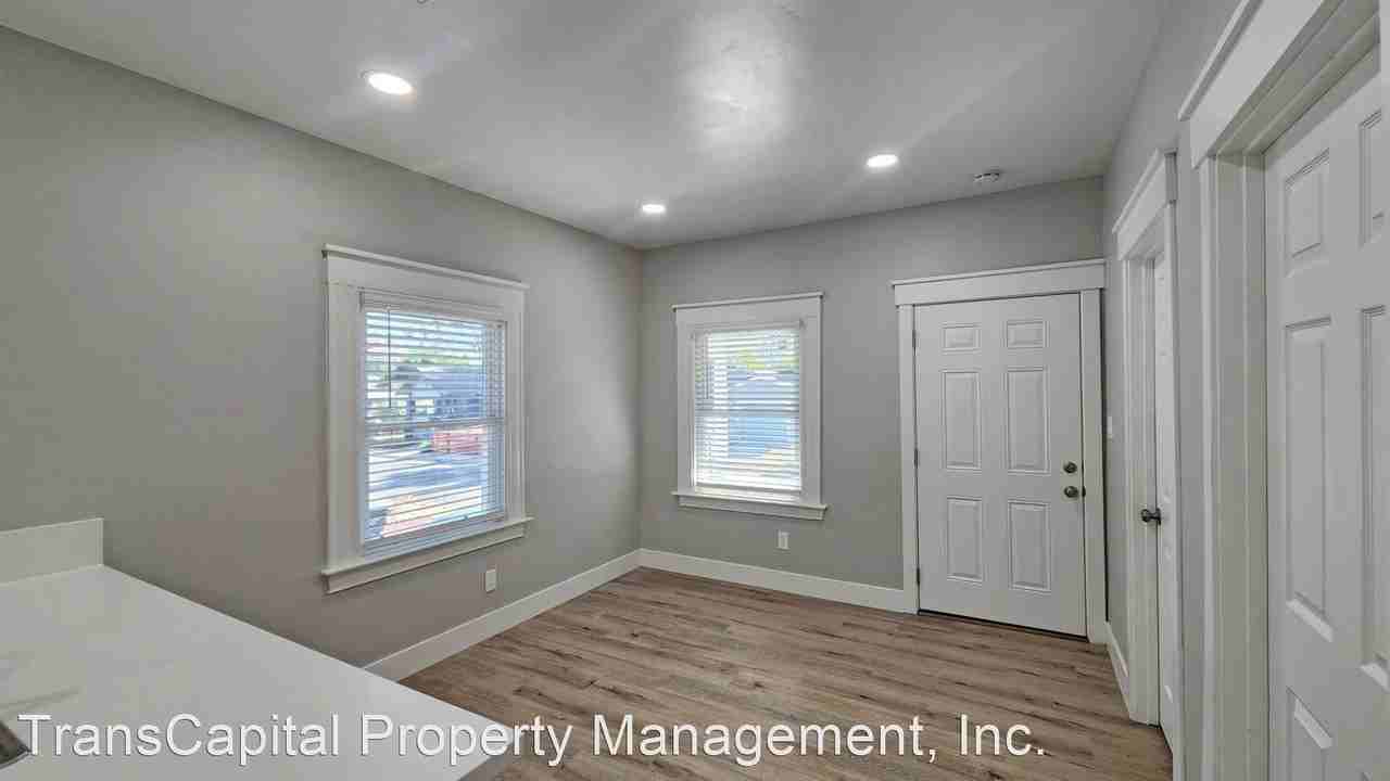 2810 42nd St - Photo 2 of 32