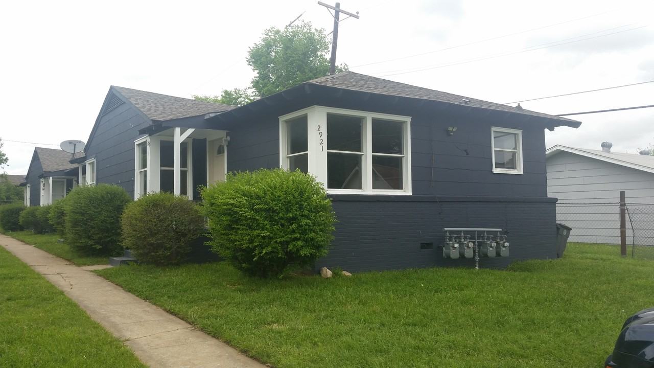 2921 E. Easton St - Photo 3 of 6