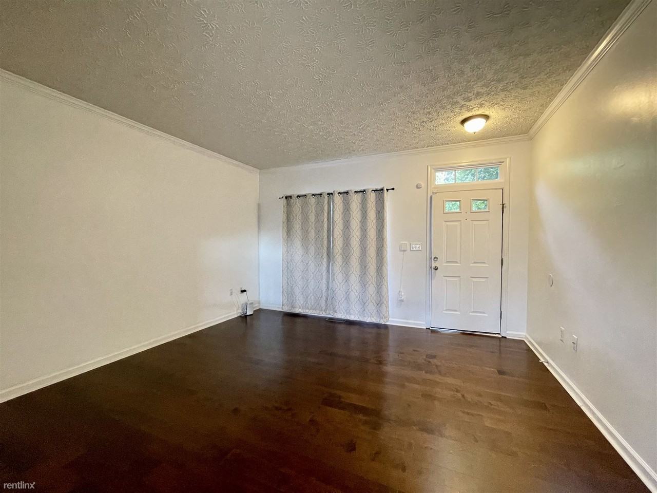 8308 Lyndhurst St - Photo 3 of 33
