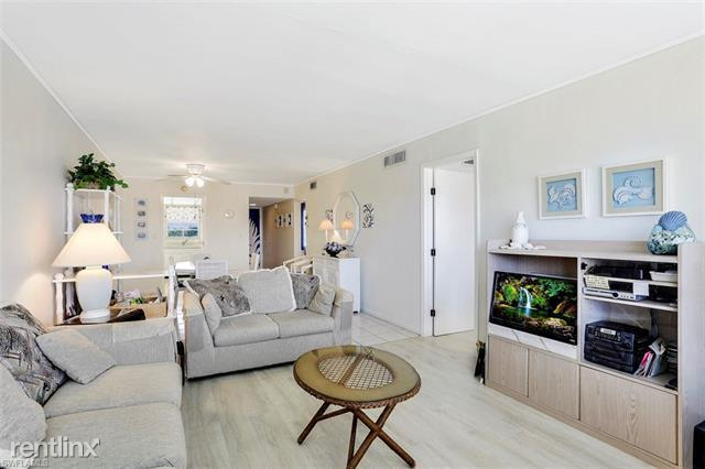 1010 Manatee Rd - Photo 3 of 9