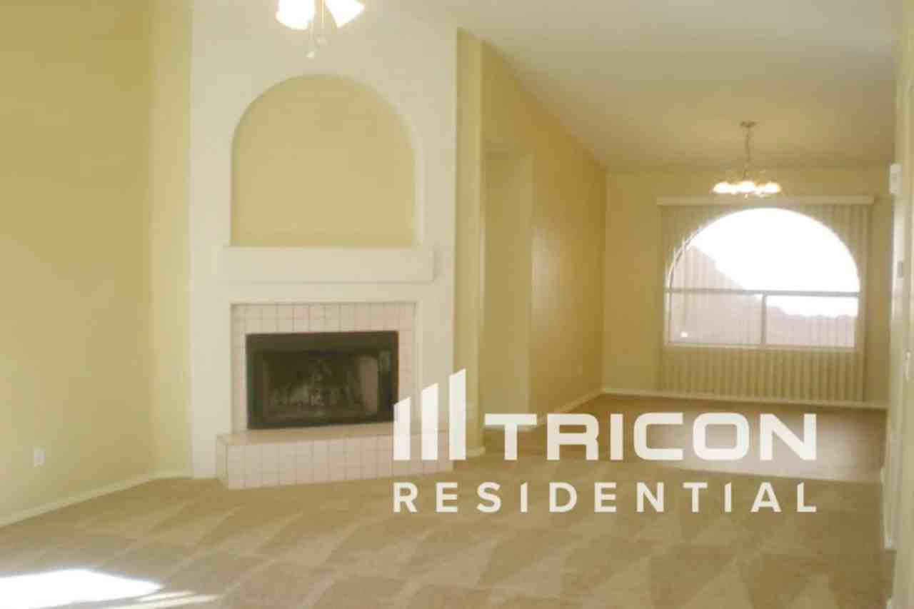 8961 W Kathleen Rd - Photo 2 of 50