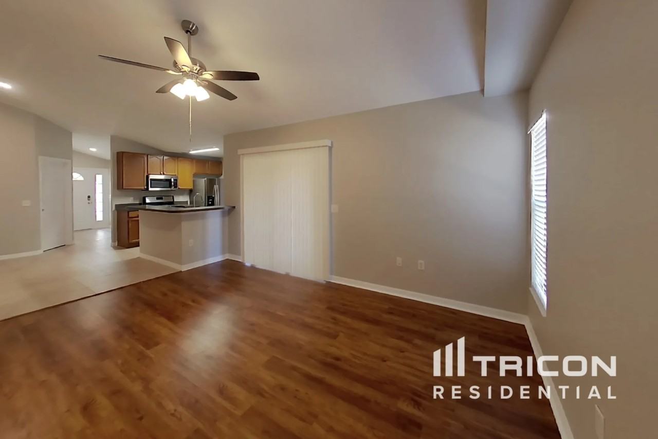 13105 Tropical Breeze Ct - Photo 3 of 34