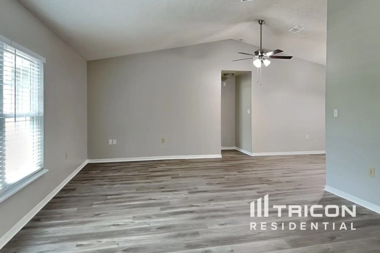 1060 Meller Way - Photo 3 of 18