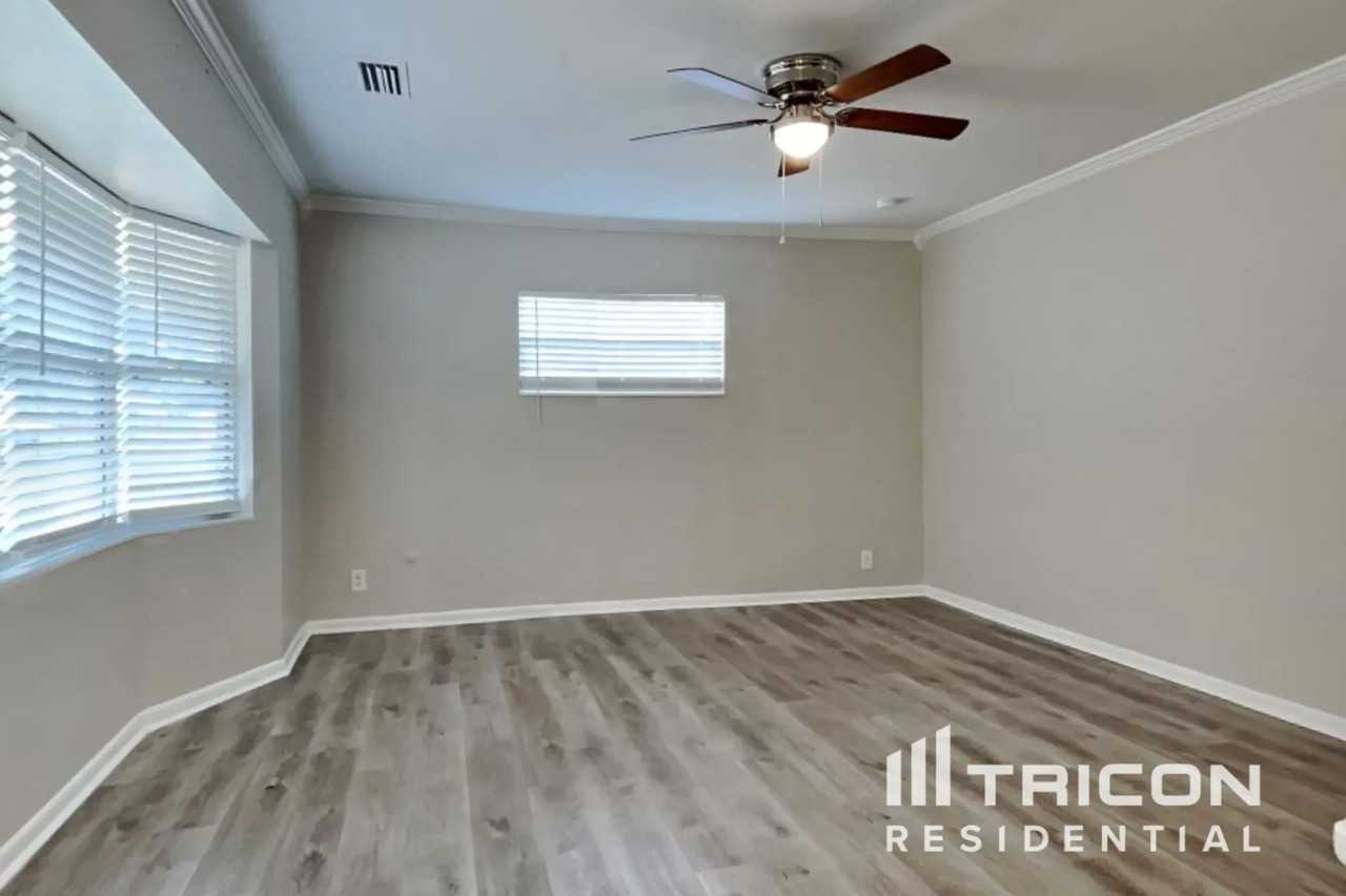 14967 Newport Rd - Photo 2 of 17