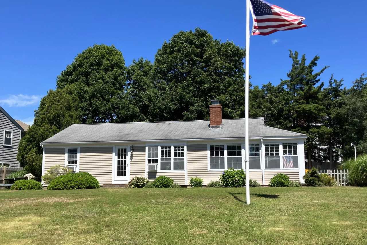 171 Antlers Shore Dr - Photo 2 of 16