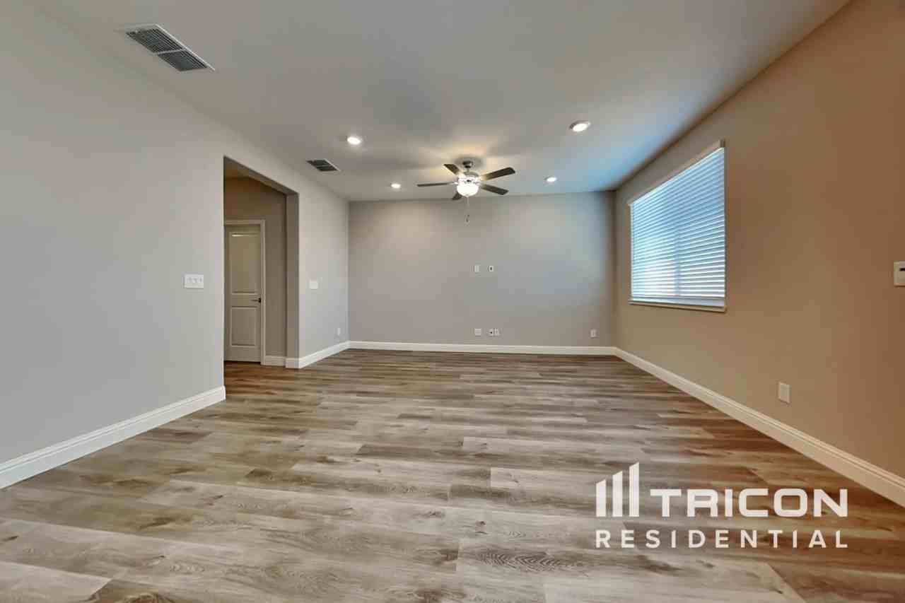 2049 Comstock Ln - Photo 2 of 19