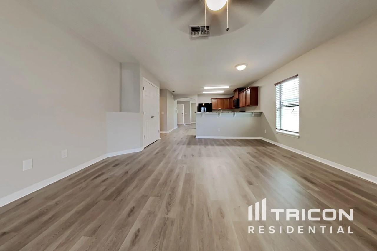 591 Swallowtail Dr - Photo 3 of 16