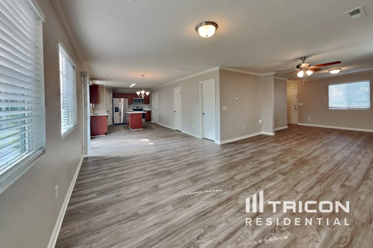 4068 Banbridge Dr - Photo 3 of 19