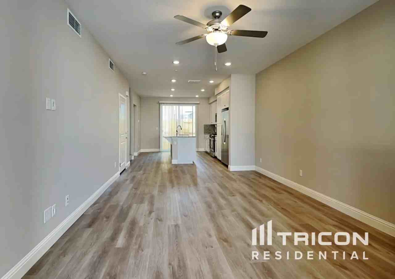 2088 Comstock Ln - Photo 2 of 20