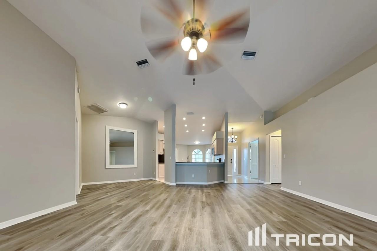 1748 1748 Pembrooke Way Lutz FL - Photo 3 of 16