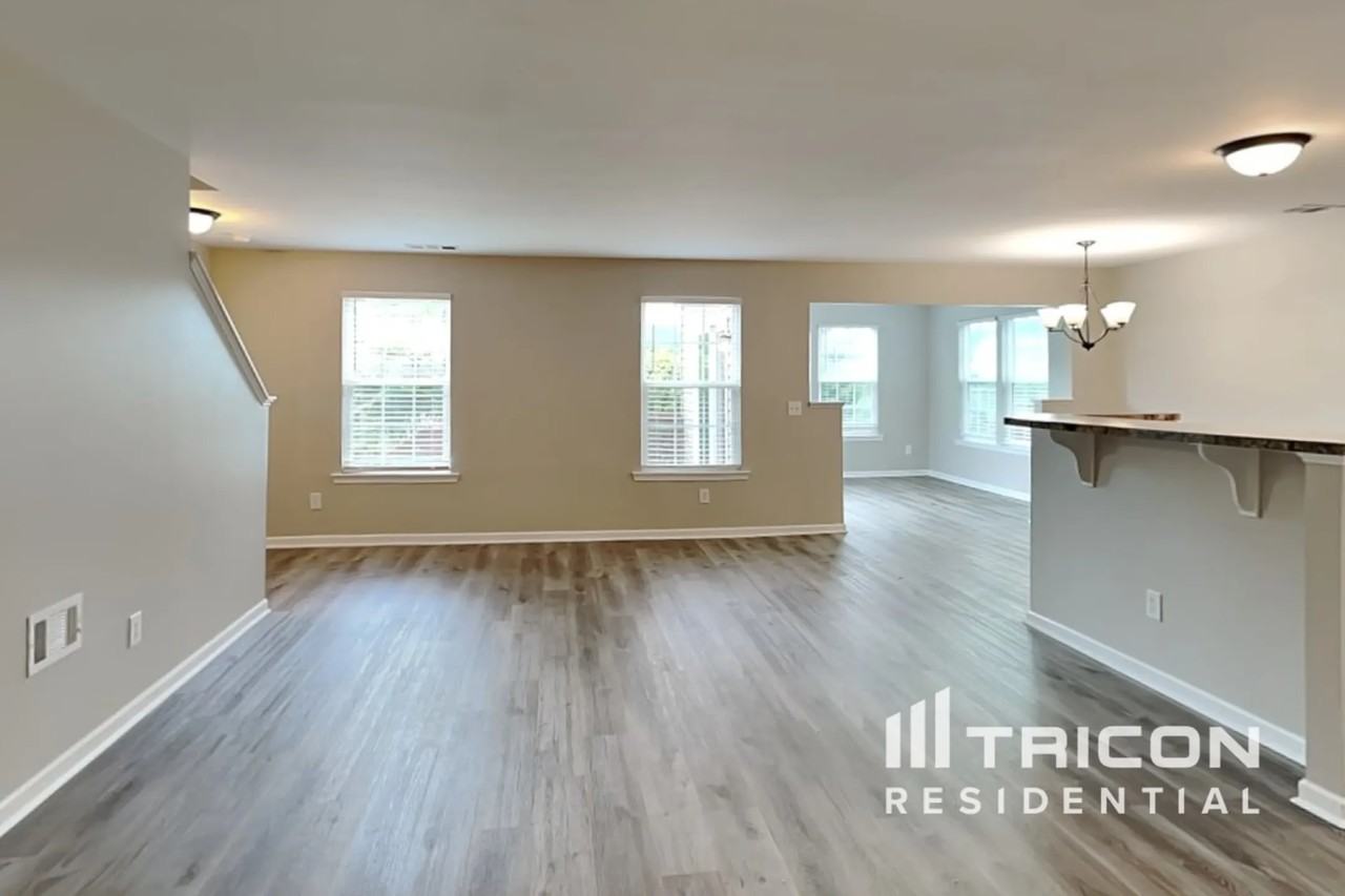 1312 Scarcroft Ln - Photo 3 of 17