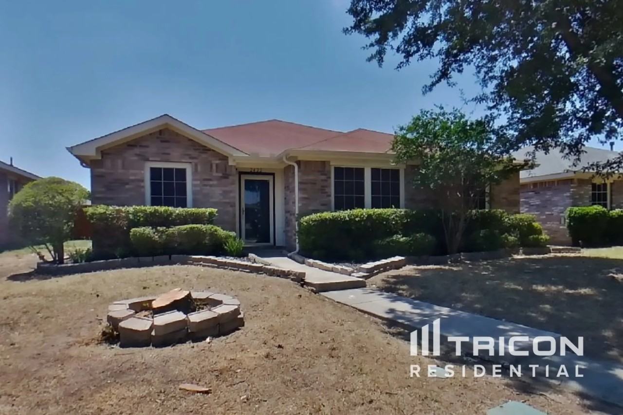 2422 Meadowgate Ln - Photo 2 of 21