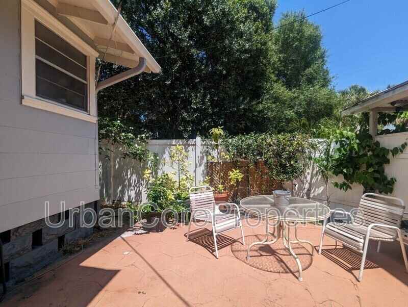 643 2nd St N #8 - Photo 3 of 11