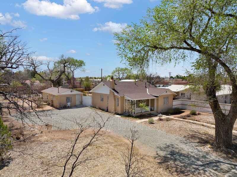 308 Alamosa Rd Nw - Photo 2 of 25