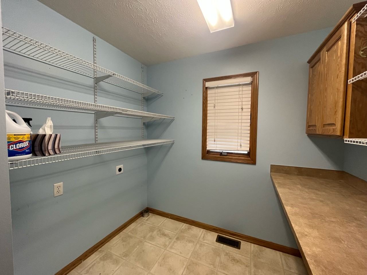 10025 S 201st St - Photo 3 of 11