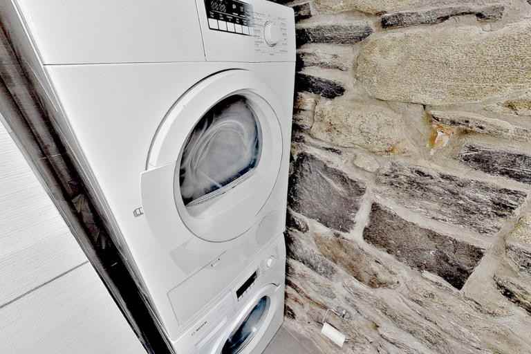 E 5th St #B - Photo 5 of 6