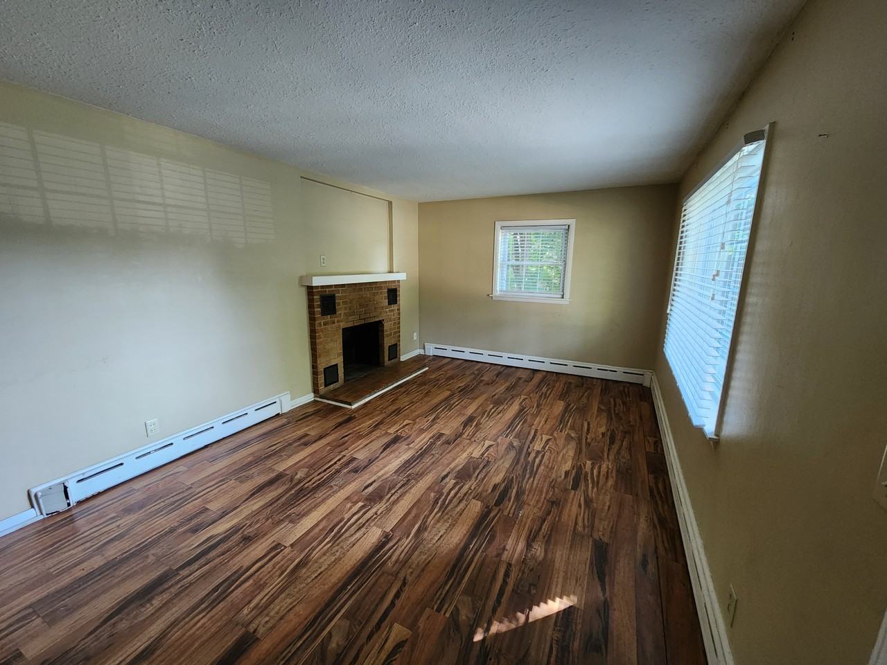 1310 Hawthorne St - Photo 2 of 15