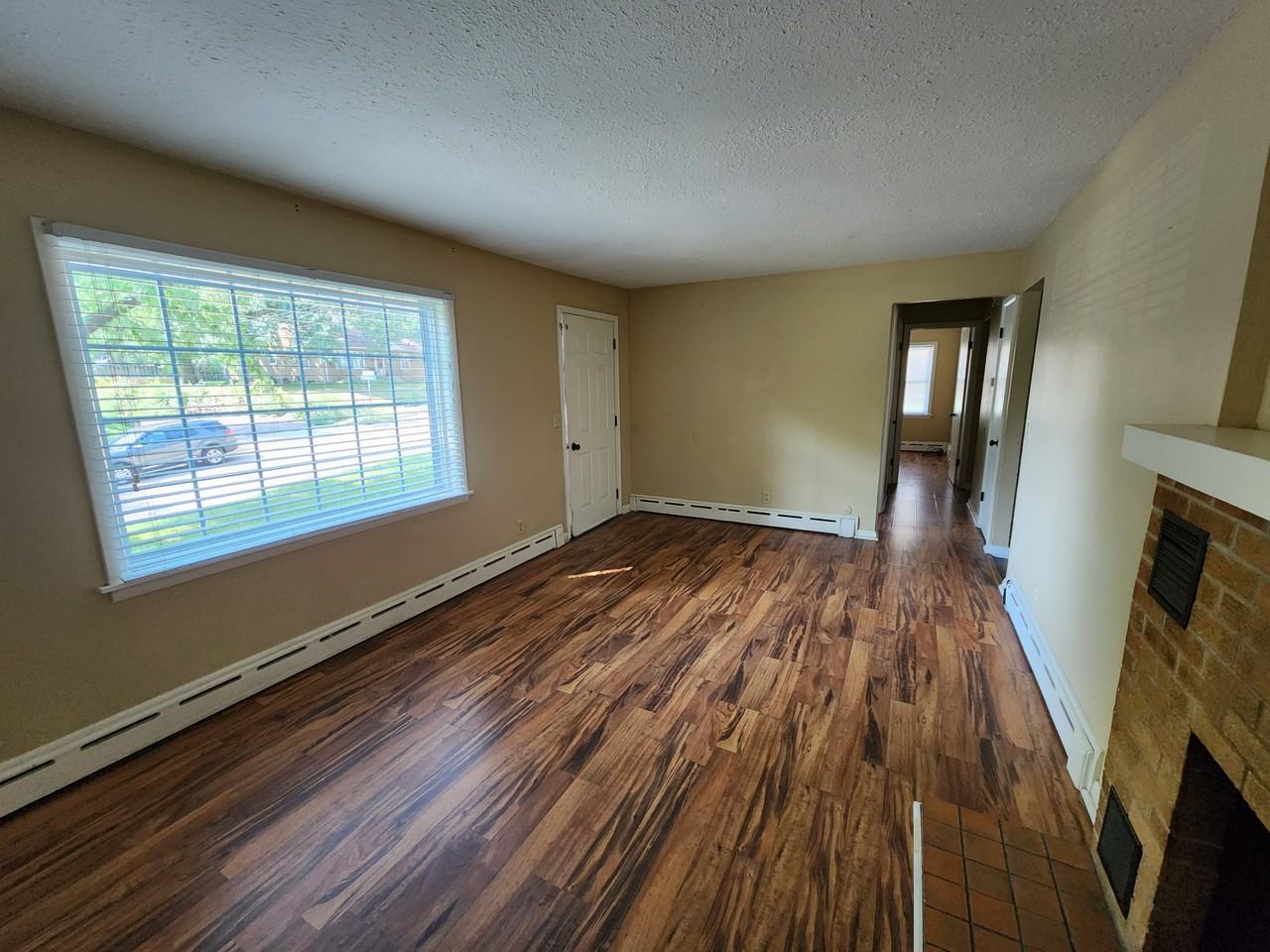 1310 Hawthorne St - Photo 3 of 15