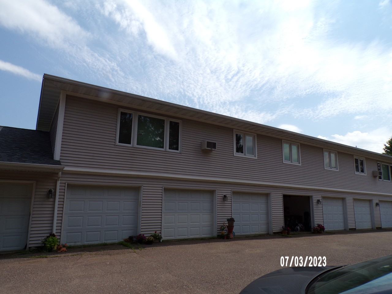 2300 Lincoln Ave - Photo 2 of 4