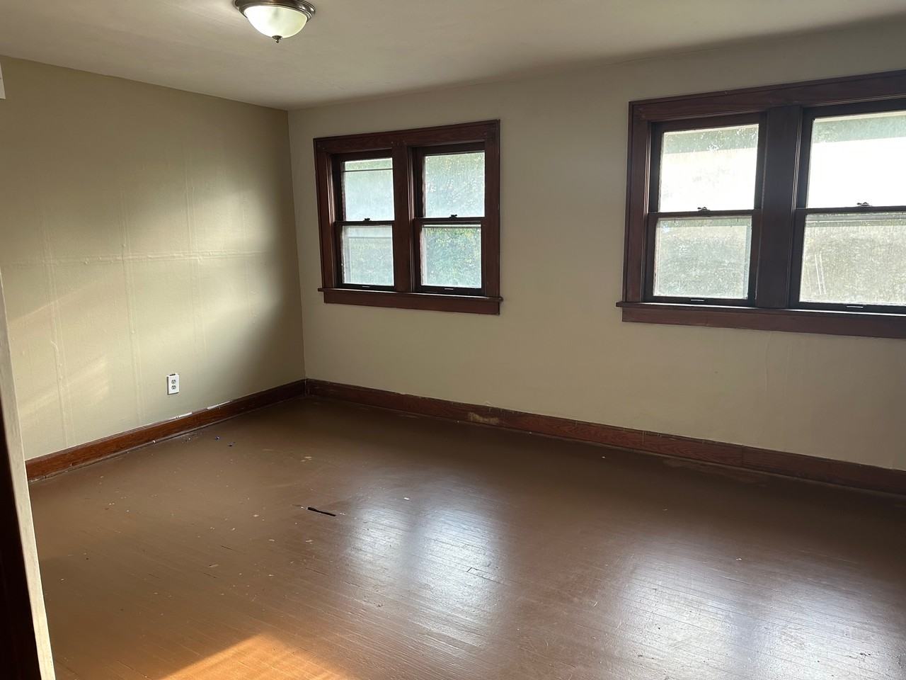 613 S Ogden Ave - Photo 2 of 8